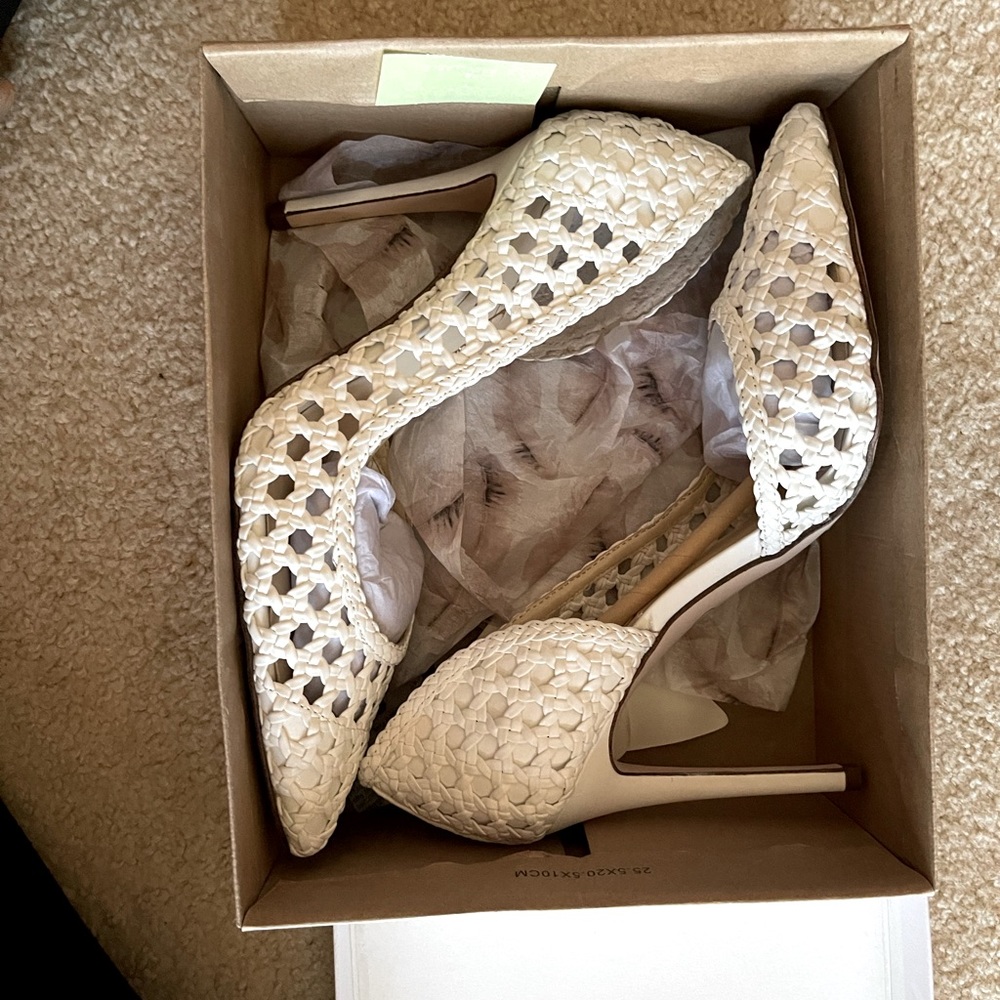 Jessica Simpson White heels